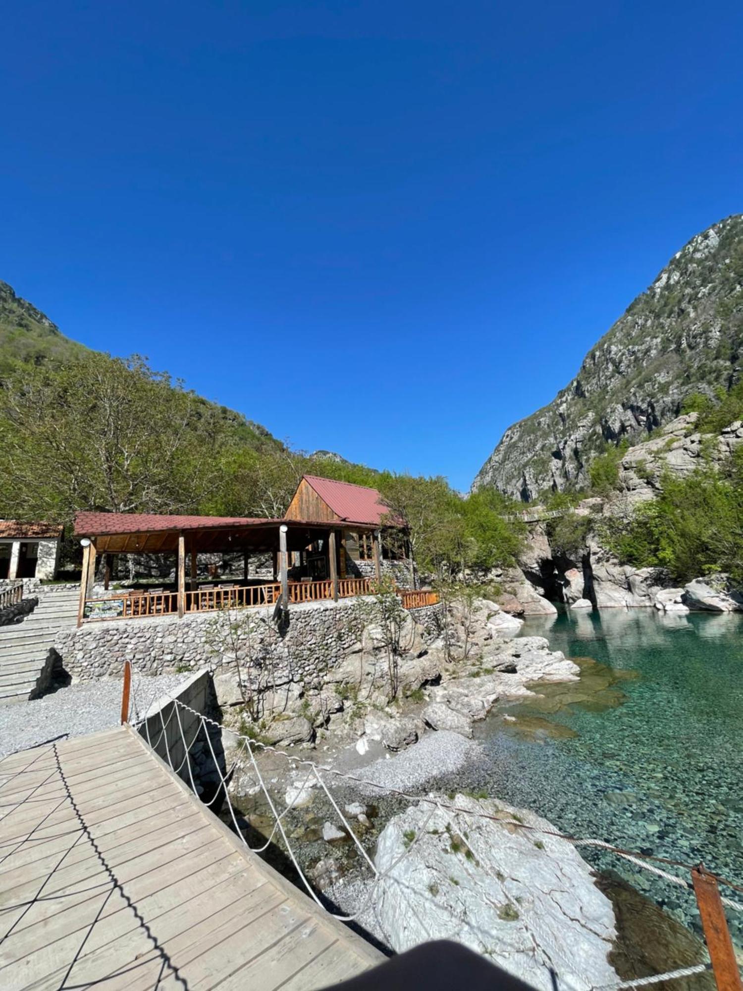 Xhovani Zelna Nderlysaj Extérieur photo