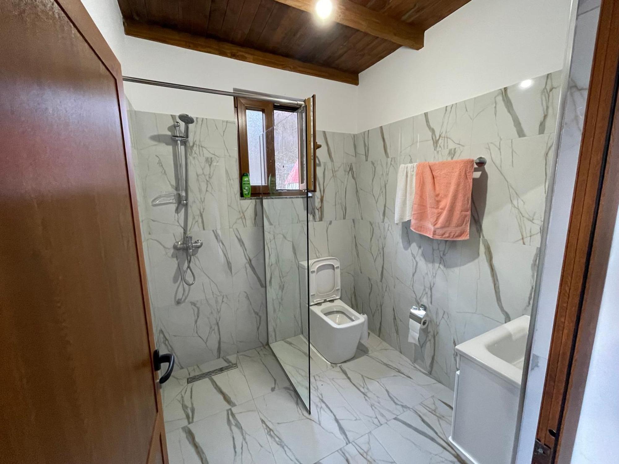 Xhovani Zelna Nderlysaj Extérieur photo