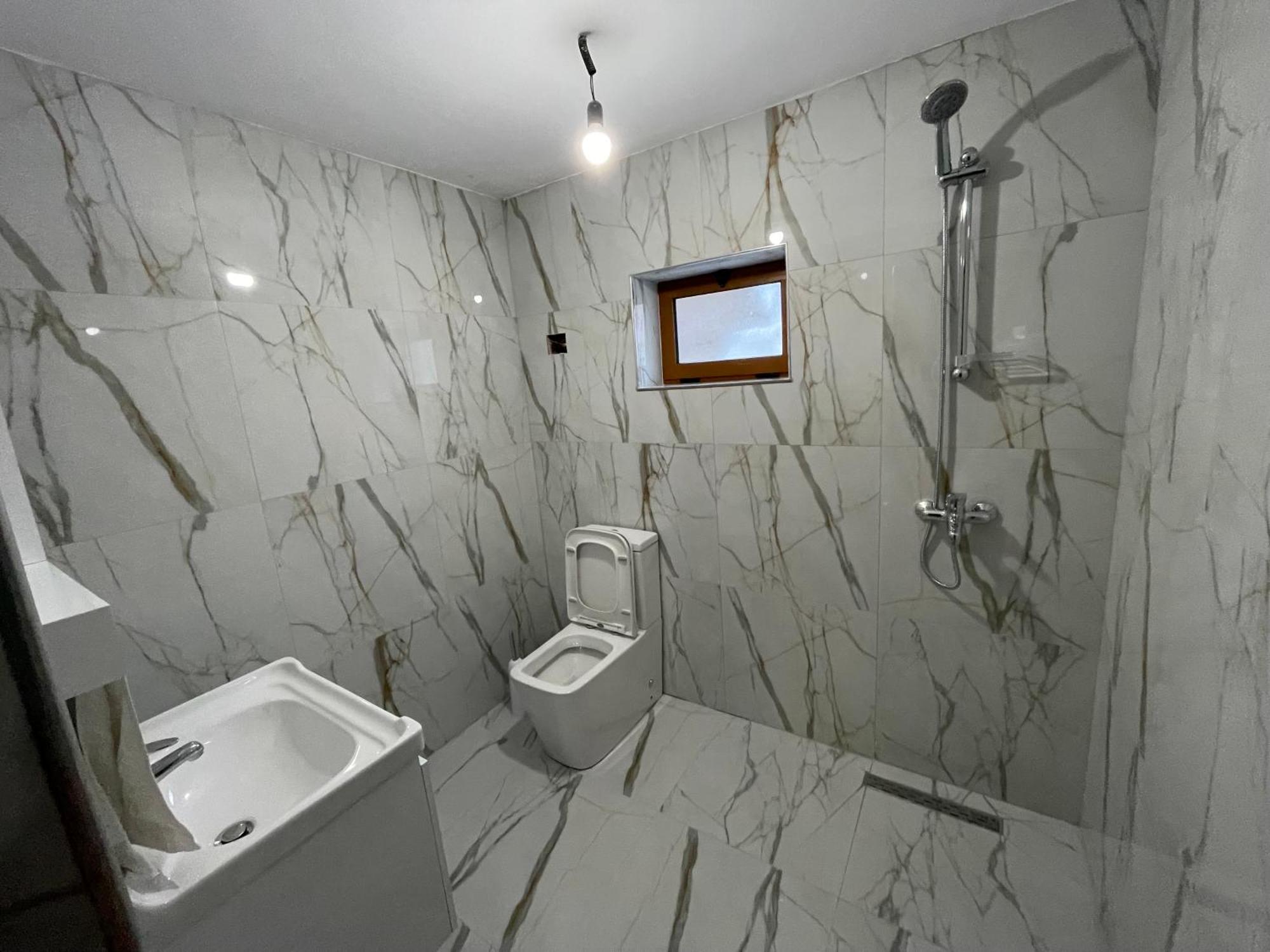 Xhovani Zelna Nderlysaj Extérieur photo